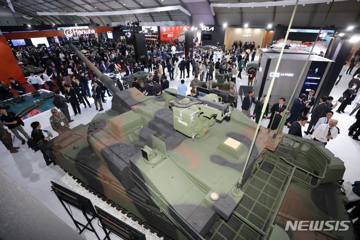 ▲ ADEX 2023에서 K2 등 각종 무기들이 전시된 모습. ⓒ뉴시스