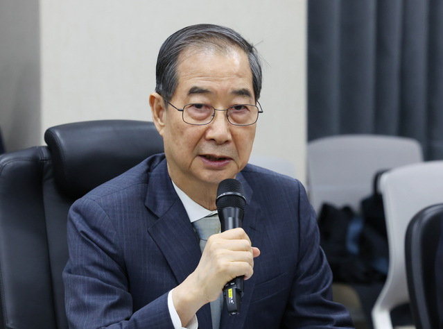 ▲ 한덕수 대통령 권한대행 국무총리가 15일 광주 서구 기아오토랜드 광주공장에서 열린 자동차산업 현장방문 간담회에서 발언하고 있다. 2025.04.15. ⓒ뉴시스