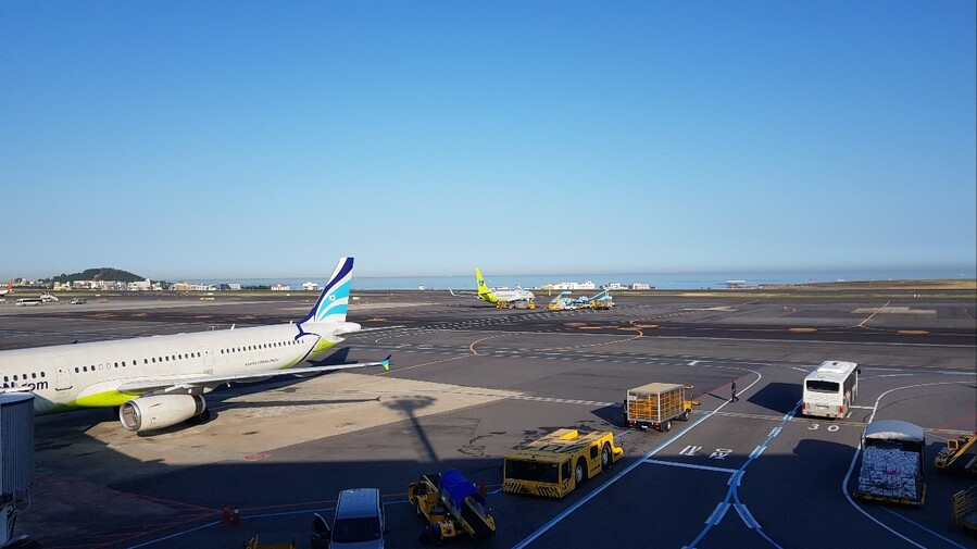 ▲ 제주국제공항 활주로 전경 ⓒ노재균 기자