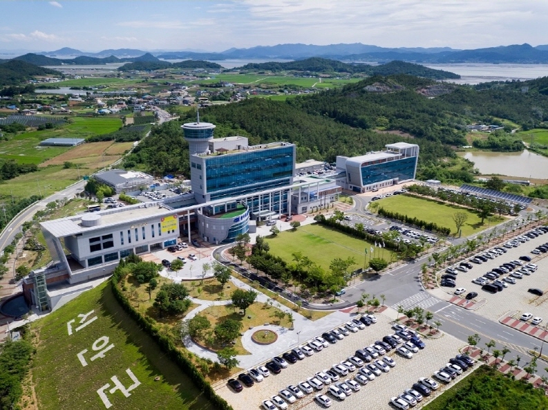 ▲ 신안군이 골목형상점가 지원에 관한 조례를 개정해 관내 골목상권 활성화에 나섰다.ⓒ신안군 제공