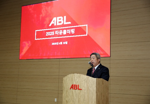 ▲ 시예저치앙 ABL생명 사장이 지난 15일 여의도 본사에서 열린 2025년 상반기 타운홀미팅에서 CEO연설을 하고 있다.ⓒABL생명