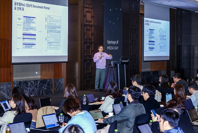 ▲ 김성훈 업스테이지 대표가 16일 여의도 콘래드 호텔에서 미디어데이를 진행 중이다.ⓒ업스테이지