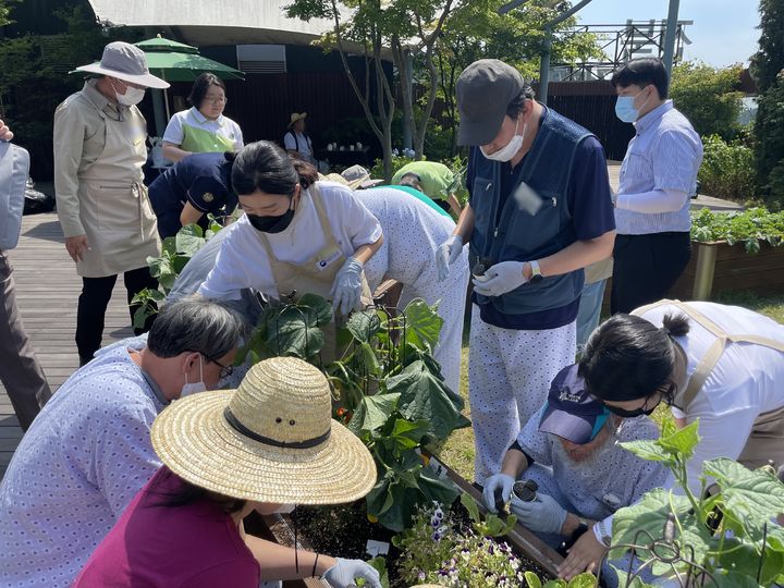 ▲ 의료기관에서 치유농업 프로그램을 진행 중인 모습. ⓒ농촌진흥청