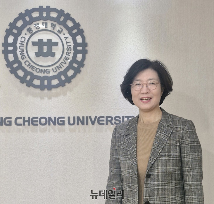 ▲ 박경순 단장은 “충청대가 지역이 필요로 하는 인재를 체계적으로 길러내고, 이들이 지역에 실질적으로 정착할 수 있는 환경을 마련하는 대학 모델을 마련하는데 기여할 수 있도록 하겠다”며 밝게 웃었다.ⓒ양승갑 기자