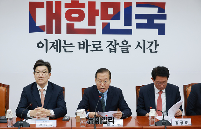 ▲ 권영세 국민의힘 비상대책위원장이 10일 오전 국회에서 열린 비상대책위원회의에서 모두발언을 하고 있다. ⓒ이종현 기자