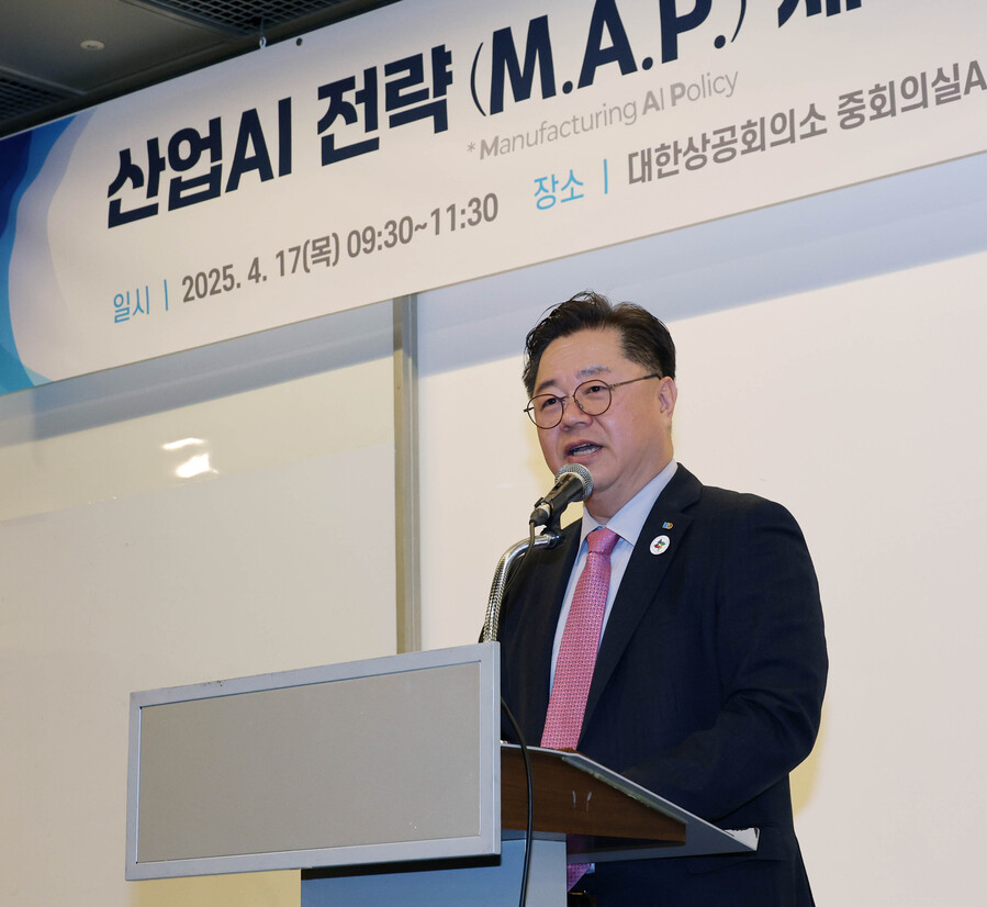 ▲ 박일준 대한상의 상근부회장이 17일 산업AI 전략 세미나에서 인사말을 하고 있다. ⓒ대한상의