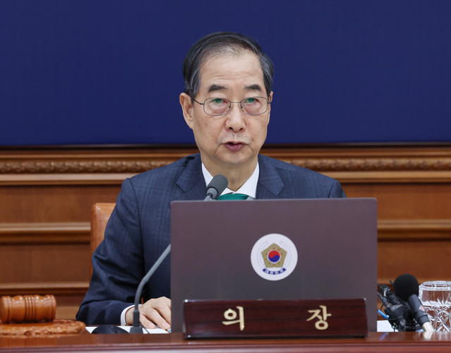 ▲ 한덕수 대통령 권한대행 국무총리가 18일 정부서울청사에서 열린 추가경정예산안 심의 임시국무회의를 주재하고 있다. 2025.04.18. ⓒ뉴시스