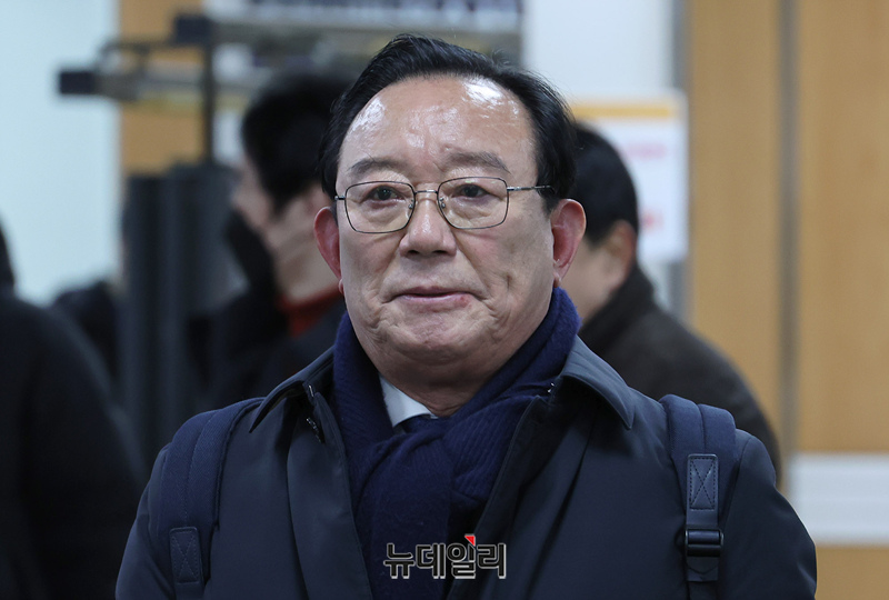▲ 송철호 전 울산시장이 서울고등법원에서 열린 '청와대 하명수사 및 선거개입' 의혹 항소심 선고공판에 출석하고 있다.ⓒ정상윤 기자