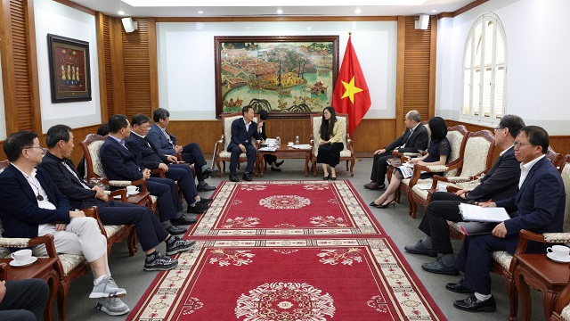 ▲ 봉화군은 ‘K-베트남 밸리 조성사업’의 원활한 추진을 위한 우호대표단이 베트남 방문해 문화체육관광부와 업무협의를 하고 있다.ⓒ봉화군