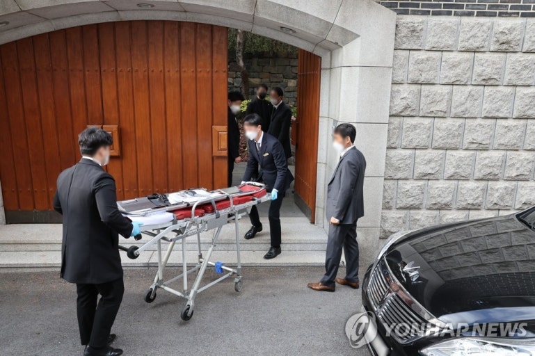 ▲ 전두환은 자택에서 혈액암으로 사망했다. 안장할 곳을 못찾어 유골함이 연희동 자택에 아직도 있는 것으로 알려져 있다. ⓒ 연합뉴스