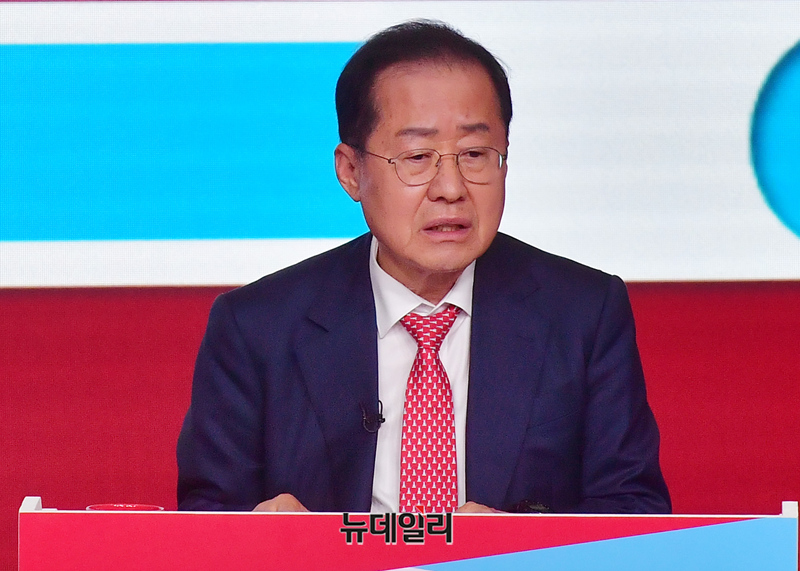 ▲ 홍준표 국민의힘 대통령 예비후보가 20일 오후 서울 강서구 ASSA아트홀에서 열린 국민의힘 제21대 대통령선거 1차 경선 B조 토론회에서 발언하고 있다.  ⓒ정상윤 기자