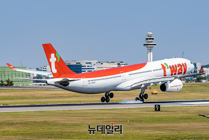▲ 티웨이항공이 4월 프로모션으로 국제선 항공료를 최대 15% 할인한다. ⓒ뉴데일리