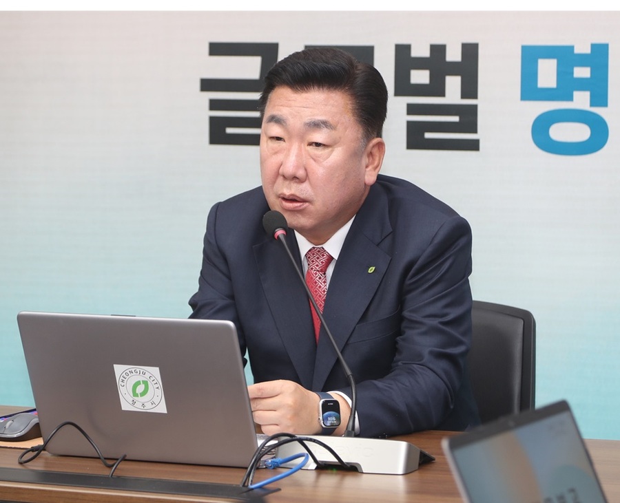 ▲ 이범석 청주시장이 21일 임시청사에서 열린 주간업무보고에서 발언하고 있다.ⓒ청주시