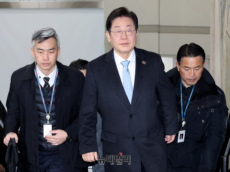 ▲ '공직선거법 위반 혐의'로 재판에 넘겨진 이재명 더불어민주당 대표가 2월 19일 오후 서울 서초구 서울고등법원에서 열린 4차 공판에 출석하고 있다. ⓒ정상윤 기자