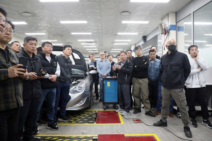 ▲ 지난 12일 경상북도 자동차전문정비 종사자 대상 미래형 자동차 현장 전문인력 교육 진행 장면.ⓒ영남이공대