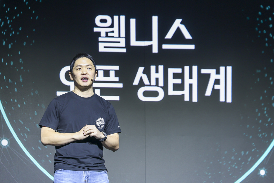 ▲ 웰니스 로보틱스 브랜드 ‘나무엑스’ 쇼케이스에서 최성환 SK네트웍스 사업총괄 사장 겸 나무엑스 EA가 브랜드에 대해 소개하고 있다. ⓒ나무엑스