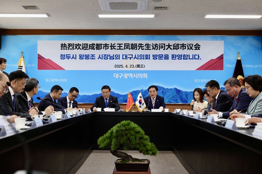 ▲ 대구광역시의회(의장 이만규)는 4월 23일 오전 11시 30분, 시의회 2층 회의실에서 中 청두시 시장 일행 환영 간담회를 개최하고, 양 도시의 지속적인 교류 협력을 약속했다.ⓒ대구시의회