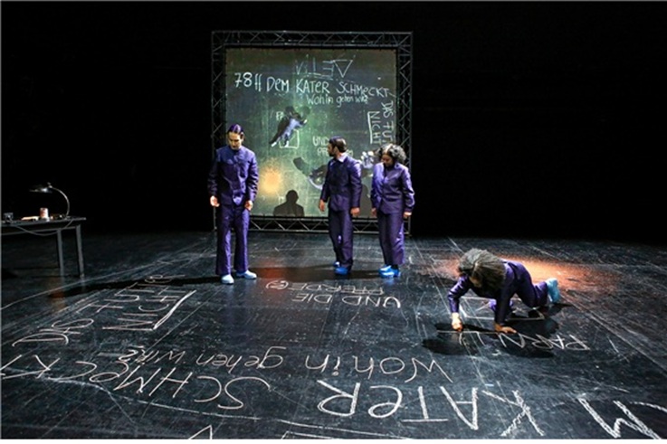 ▲ 이경성 교수가 연출한 '세계를 이해하기 위한 77가지 시도' 공연 모습.ⓒ성균관대