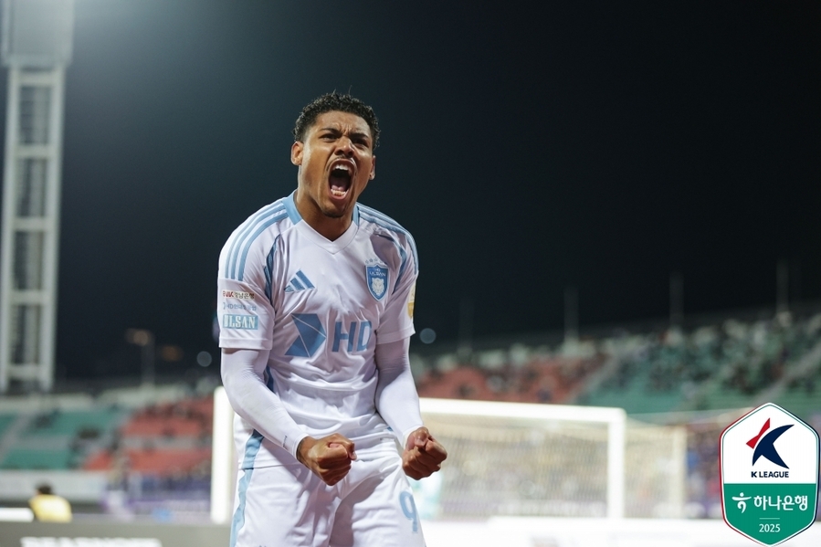 ▲ 울산이 에릭의 선제 결승골을 앞세워 안양을 1-0으로 무너뜨렸다. 개막전 0-1 패배를 설욕했다.ⓒ한국프로축구연맹 제공