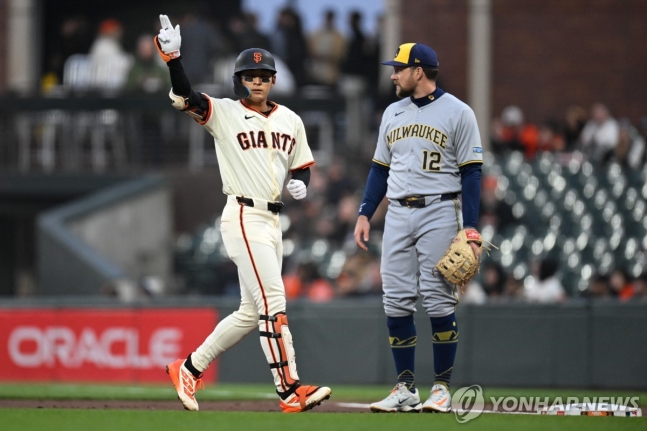 ▲ 전날 침묵했던 샌프란시스코 이정후가 밀워키를 상대로 4타수 3안타 맹활약을 펼쳤다.ⓒ연합뉴스 제공