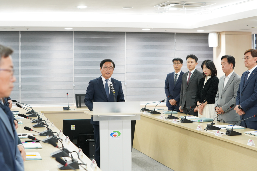 ▲ 김석필 천안시장 권한대행 부시장은 24일 “시정의 연속성과 시민의 일상을 지키기 위해 흔들림 없이 시정을 수행하겠다”고 말했다. ⓒ천안시