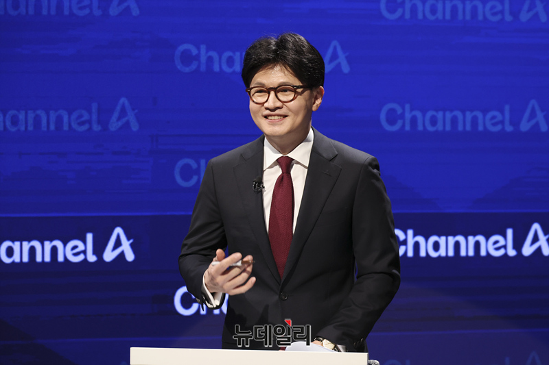[포토] 맞수토론 준비하는 한동훈