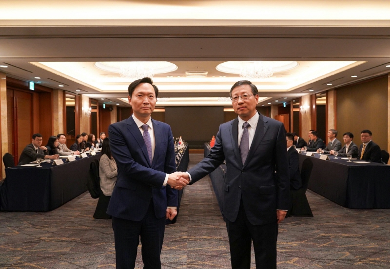 ▲ 한중 양국은 23일 서울에서 '제3차 한중 해양협력대화'를 개최했다. 강영신 외교부 동북·중앙아국장 및 중측 외교부 훙량(洪亮, Hong Liang) 변계해양사무국장을 수석대표로 양국의 해양 업무 관련 부처 관계자들이 이번 회의에 참석했다. ⓒ외교부 제공