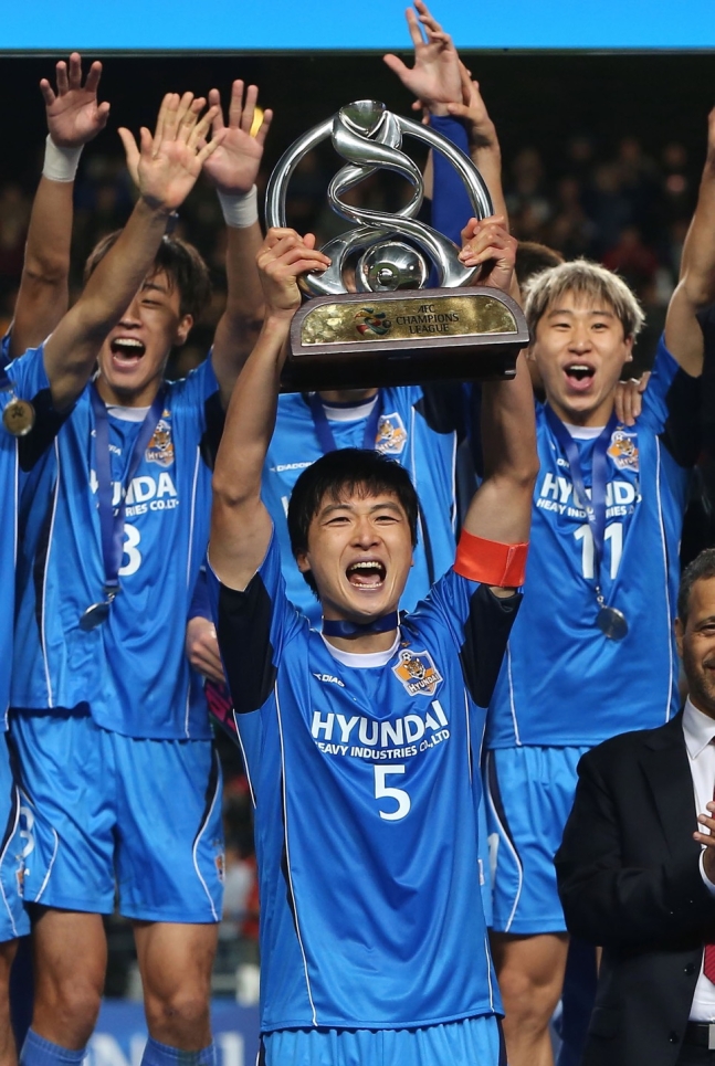 ▲ 곽태휘는 2012년 울산 현대 소속으로 ACL 우승을 차지했다.ⓒ울산 현대 제공