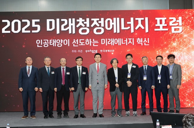 ▲ 왼쪽에서 2번째부터 이현곤 한국핵융합에너지연구원 전문의원, 이재영 한동대 교수, 오영국 한국핵융합에너지연구원 원장, 이강덕 포항시장, 최두환 인애이블퓨전 대표이사, 조항진 포스텍 교수.ⓒ포항시
