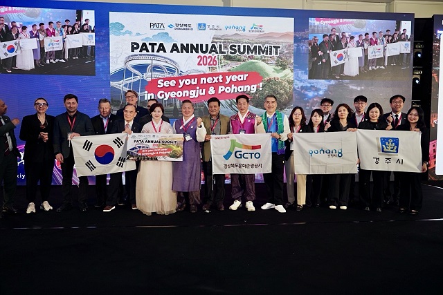 ▲ 지난 23일 튀르키예 이스탄불에서 개최된 2025 PATA 이사회에서 2026년 PATA 연차총회가 경주에서 개최되는 것으로 발표된 후 관계자들이 기념촬영을 하고 있다.ⓒ경주시
