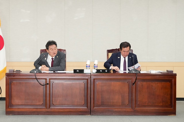▲ 경주시의회는 24일 오전 소회의실에서 전체의원 간담회를 열었다.ⓒ경주시의회