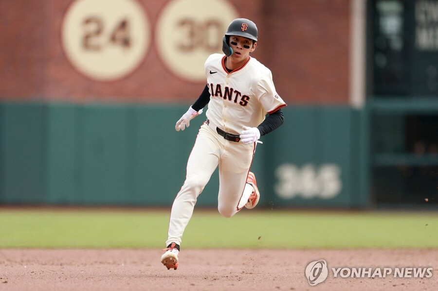▲ 샌프란시스코 이정후가 밀워키를 상대로 시즌 11호 2루타를 쳐내며 MLB 공동 1위에 등극했다.ⓒ연합뉴스 제공
