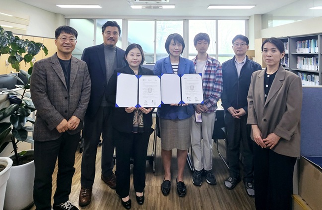 ▲ 안양대 평생교육원과 예술기업 소리로가 지난 24일 지역문화예술 활성화를 위한 업무협약을 맺었다.ⓒ안양대