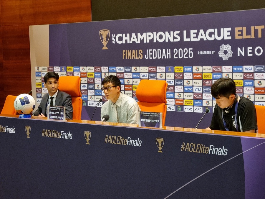 ▲ 이정효 감독이 이끄는 광주가 ACLE 8강에서 알 힐랄에 0-7 참패를 당했다.ⓒ한국프로축구연맹 제공