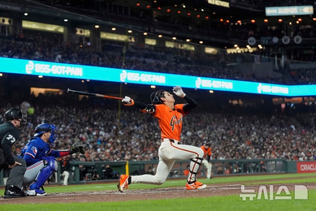 ▲ 샌프란시스코의 이정후가 텍사스를 상대로 삼진 3개를 당했다. 9회 말 삼진은 심판진의 오심이었다.ⓒ뉴시스 제공