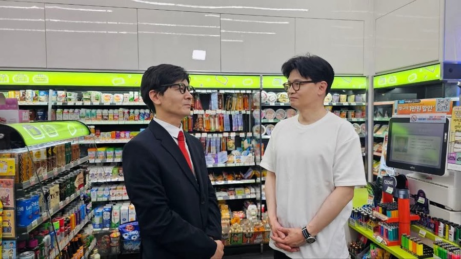 ▲ 쿠팡플레이 SNL 코리아 시즌7에 출연한 한동훈(왼쪽) 국민의힘 대선 경선 후보와 배우 정성호씨. ⓒ한동훈 국민의힘 대선 경선 후보 페이스북