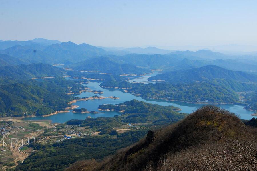 ▲ 상봉에서 바라본 합천호.ⓒ진경수 山 애호가