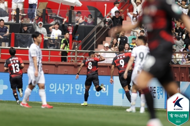 ▲ 포항 스틸러스가 FC서울에 1-0 승리를 거두며 홈 3연승을 달렸다.ⓒ한국프로축구연맹 제공