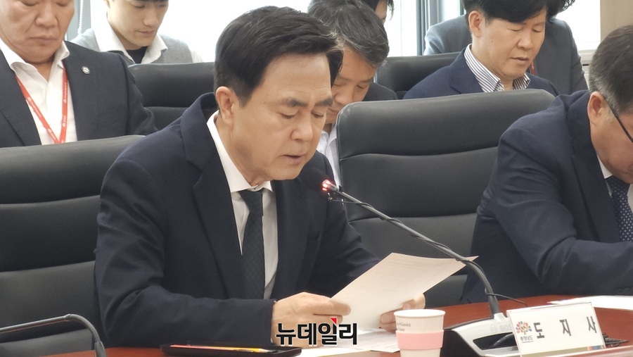 ▲ 김태흠 충남도지사가 28일 오전 도청에서 실국원장회의에서 모두발언을 하고 있다.ⓒ김정원 기자