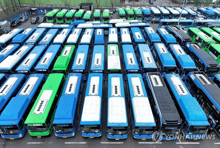 ▲ 2024년 3월 파업 당시 서울 공영 차고지에 주차된 시내버스들 ⓒ연합뉴스