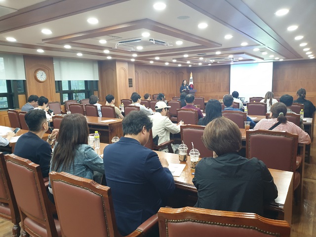 ▲ 포항상공회의소 경북지식재산센터는 28일 오후 2시부터 포항상공회의소 2층 회의실에서 포항 지역 소상공인들을 대상으로 ‘소상공인 지식재산(IP) 인식 제고 교육’을 개최했다.ⓒ포항상의