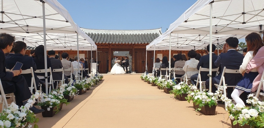 ▲ 경상감영공원에서 진행한 올해 첫 작은결혼식 장면ⓒ