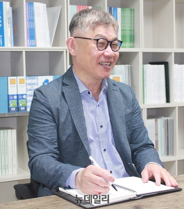 ▲ 김창현 극동대 기획처장은 “극동대는 현장 맞춤형 교육과정 설계를 통해 지역 내 기업에 인재를 지원하고 있다. RISE 사업을 통해 음성 지역의 교육 및 지역 발전의 허브로 자리매김을 목표로 하고 있다”고 밝혔다.ⓒ김정원 기자