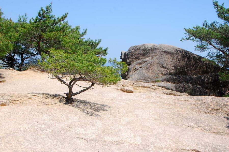 ▲ 무지개터와 용마바위.ⓒ진경수 山 애호가
