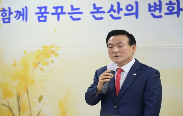 ▲ 백성현 충남 논산시장이 지난 3월 '읍면동 순방방문'을 통해 논산의 변화를 강조하고 있다.ⓒ논산시