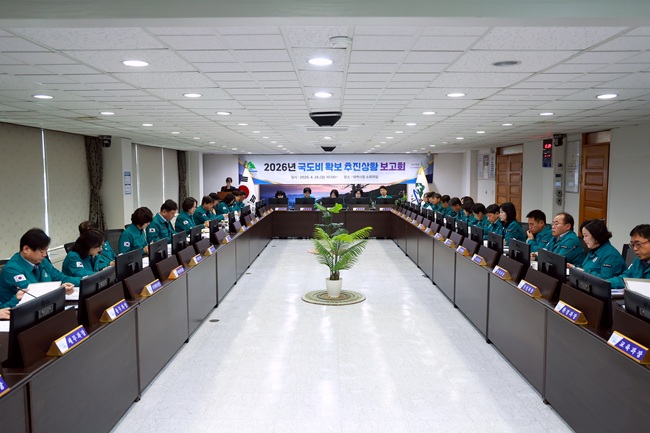 ▲ 태백시가 지난 28일 태백시청 소회의실에서 김동균 부시장 주재로 국장 및 전체 부서장이 참석한 가운데 내년도 '국도비 확보 추진상황 보고회'를 개최했다. ⓒ태백시