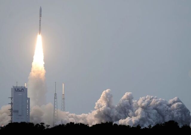 ▲ 28일(현지시각) 미국 플로리다 케이프커내버럴 우주군 기지에서 아마존의 카이퍼 위성 27기가 실린 '유나이티드 론치 얼라이언스(ULA)' 아틀라스 V 로켓이 발사되고 있다. 출처=APⓒ뉴시스