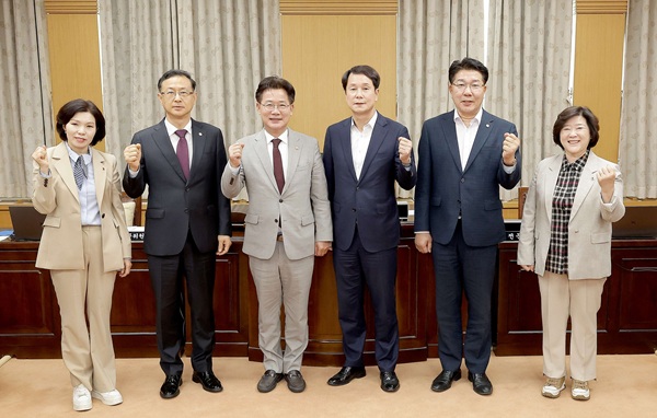 ▲ 민생경제특별위원회는 제2차 회의를 열고 대전시 집행부로부터 경제정책 전반에 대한 업무보고를 받은 뒤, 서민경제 안정과 실효성 있는 민생대책 마련을 촉구했다.ⓒ대전시의회