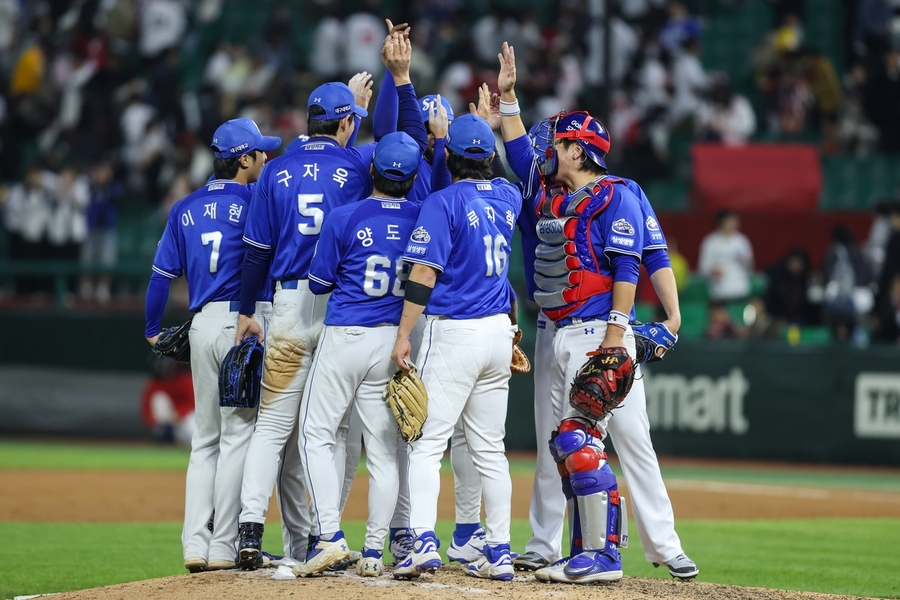 ▲ 삼성이 SSG를 꺾고 파죽의 6연승을 달리며 1위 LG 자리를 위협하고 있다.ⓒ삼성 라이온즈 제공