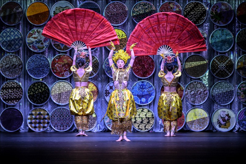 ▲ 안은미컴퍼니의 신작 '동방미래특급' 공연.ⓒ세종문화회관